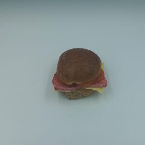 Broodje Kaas/Salami/Tomaat klein (Zachte 100 % Volkorenbol)